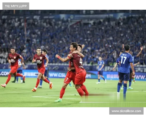 「中超」于汉超吴曦均传射吴庆破纪录 申花4比1重庆